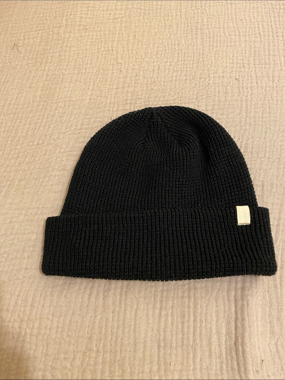 VUORI Men's Black Knit Cuffed Beanie .